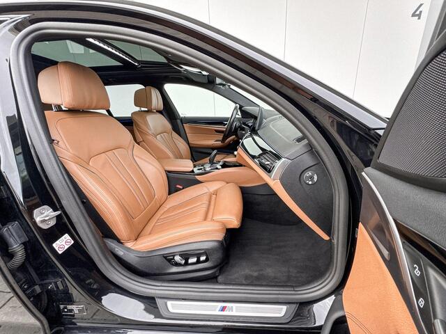 BMW 5-SERIE Touring 530i High Executive M-Sport 19 Inch / Comfort Acces / Soft Close / Electrische Zwenkhaak / Glazen Schuifdak / Getinte Ramen Achter / Driving Prof / Laser Light / Head Up Display / Hifi