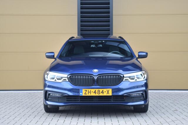 BMW 5-SERIE Touring 520i Corporate Lease High Executive * Panoramadak * Trekhaak * 19 Inch lm * Camera *