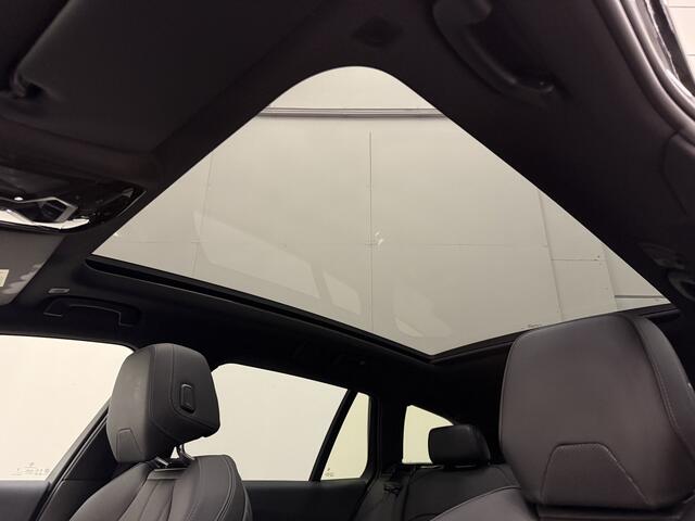 BMW 5-SERIE Touring 520i M-Sport ICONIC GRILLE PANO/TREKHAAK/H&K/HEAD-UP/360CAMERA/VENTILATIE/DRIVING ASS. PRO/ADAPTIVE-LED/STANDKACHEL/NIEUWPRIJS ¤ 94.454,-/FABRIEKS-GARANTIE