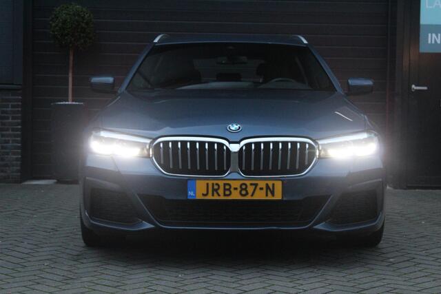 BMW 5-SERIE Touring 530e M-Sport | Stuur en Stoelverwarming | HUD | Elektrische stoelen | Sfeerverlichting