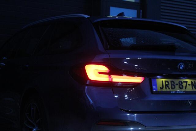 BMW 5-SERIE Touring 530e M-Sport | Stuur en Stoelverwarming | HUD | Elektrische stoelen | Sfeerverlichting
