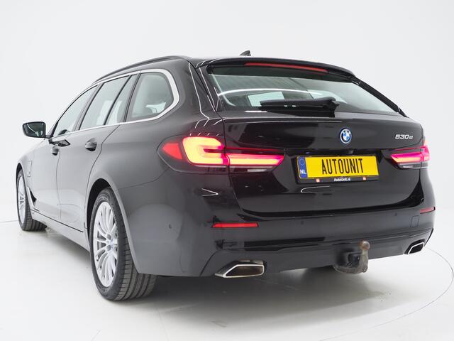 BMW 5-SERIE Touring 530e High Executive | Camera | Trekhaak | Sfeerverlichting | Keyless | Leder | Virtual | Carplay