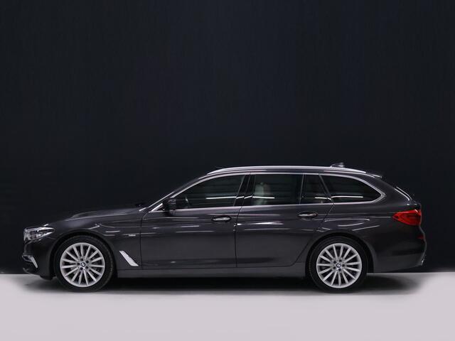 BMW 5-SERIE Touring 530i High Executive Luxury Line [SCHUIFKANTELDAK, CRUISE CONTROL, BLUETOOTH TELEFOON, HUD, ACTIVE PROTECTION, ACHTERUITRIJCAMERA, PDC V+A, STOELVERWARMING, STUURVERWARMING, BMW ADAPTIVE LED, NIEUWSTAAT]
