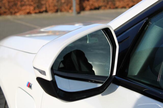 BMW 5-SERIE Touring 530e M Sport Automaat / Panoramadak / Trekhaak / Achteruitrijcamera / Adaptieve LED / Parking Assistant / Stoelverwarming