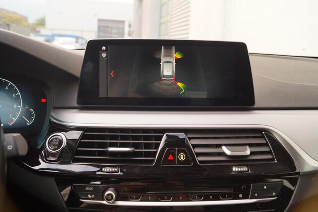 BMW 5-SERIE Touring 520i 184pk Automaat Executive Edition -NAVI-ECC-