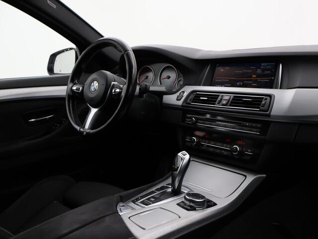 BMW 5-SERIE Touring 520i M-SPORT INTERIEUR + EXTERIEUR | M SPORTSTOELEN | 20 INCH LMV