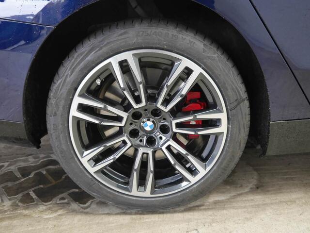 BMW 5-SERIE Touring 550e xDrive M-Sport Pro | Panorama | Trekhaak | Bowers & Wilkins Surround Sound | Stoelventilatie | 498 pk