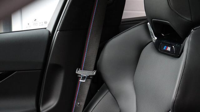 BMW 5-SERIE Touring 530e xDrive M-Sport Pro | Stoelventilatie | Bowers & Wilkins | M Carbon exterieur | Onderstel Professional | Head-up | Panoramadak | Trekhaak