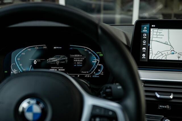 BMW 5-SERIE 530 530e High Executive | NAP | M-Sport | Shadow | Laser | Leder | Hifi-audio | Memory | Stoelventilatie | Elek. stoel | 18' inch |