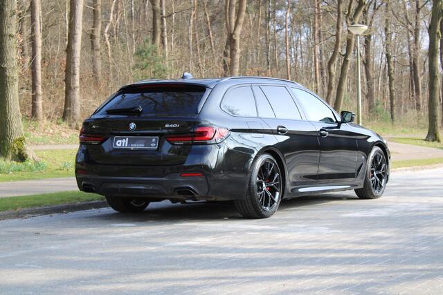 BMW 5-SERIE Touring 540i xDrive Touring M Sportpakket, Panoramadak, M leerstuurwiel, 4-zone, DAB, Grootlicht assistent, BMW Live Cockpit Professional, Adaptieve LED-koplamp, ect.