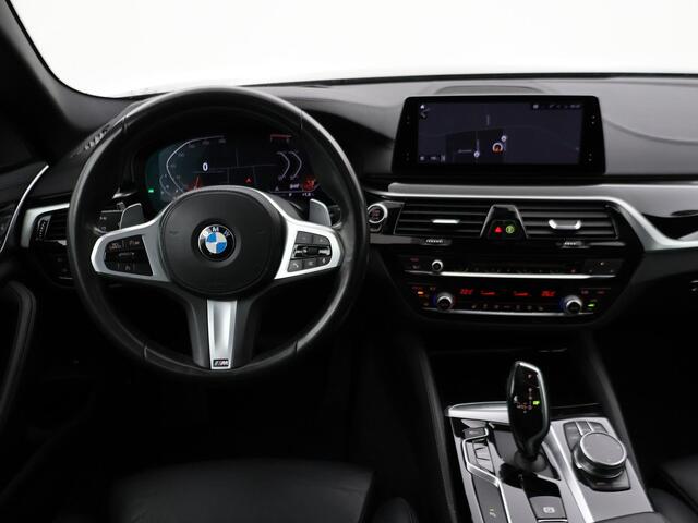 BMW 5-SERIE Touring 520i HE LUXURY + PANORAMA | HEAD-UP | LIVE COCKPIT | 1e EIGENAAR | SFEERVERLICHTING | LEDER