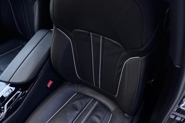 BMW 5-SERIE Touring 530i M-Sport | Panodak | Comfortleder | Camera | Head Up | Boxmore Audio | Trekhaak