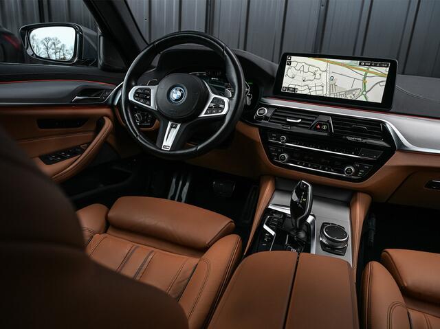 BMW 5-SERIE 530e xDrive Business Edition Plus · NL-auto · Comfort access · Laser Light · Memory seats · Adaptive cruise · Massage · 360 Camera · Stuur- en stoelverwarming · Ambiance · Harman/Kardon · Trekhaak