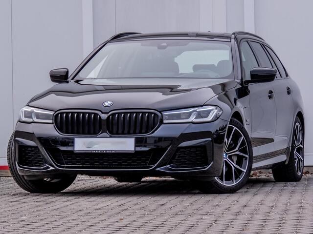 BMW 5-SERIE Touring 530e M-SPORT ** LASER, LEDER, PANORAMA, TREKH, HuD, 19-inch LMV ** 1e EIG - UNFALLFREI - BMW GAR ** ** INFORMEER OOK NAAR ONZE AANTREKKELIJKE FINANCIAL-LEASE TARIEVEN **