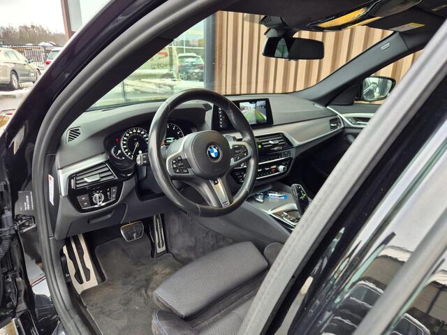 BMW 5-SERIE Touring 530i xDrive High Executive M-Sport | HUD | Pano | 19'' | Verw. stuur | DAB