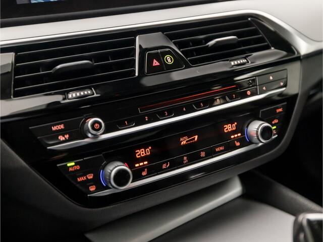 BMW 5-SERIE 530e iPerformance Sport 252Pk Automaat (GROOT NAVI, MEMORY SEATS, LEDER, STOELVERWARMING, GETINT GLAS, CAMERA, COMFORTSTOELEN, ELEK ACHTERKLEP, NIEUWSTAAT)
