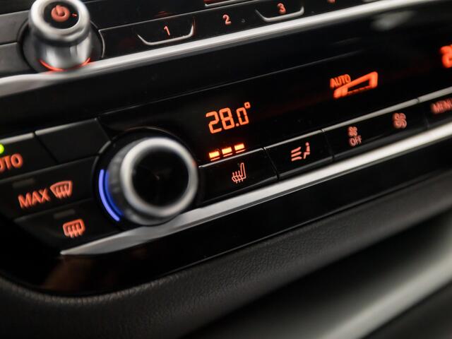 BMW 5-SERIE 530e iPerformance Sport 252Pk Automaat (GROOT NAVI, MEMORY SEATS, LEDER, STOELVERWARMING, GETINT GLAS, CAMERA, COMFORTSTOELEN, ELEK ACHTERKLEP, NIEUWSTAAT)