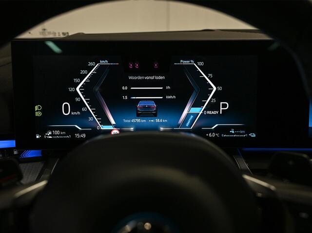 BMW 5-SERIE 550e xDrive M Sport pro · Adaptive Suspension · Iconic Glow · M Sport Brake · Shadowline Lights · Panorama dak · Comfort Seats · 4 Zone Climate · Ambiance Light · Adaptive Led · B&W Sound · Driving Assistant Professional