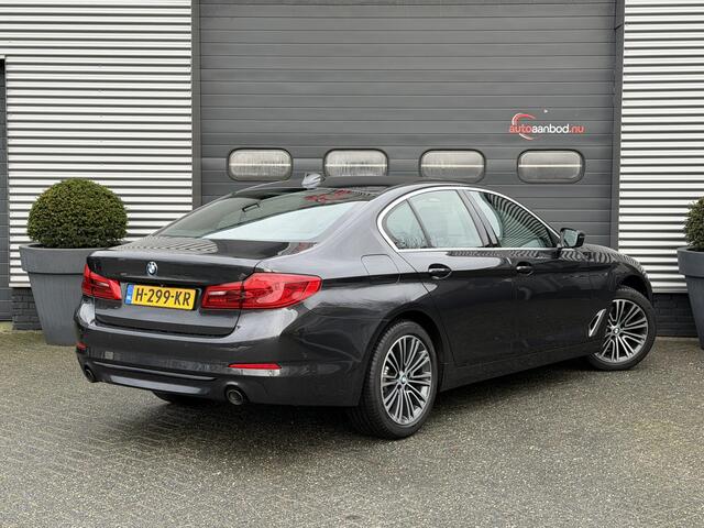 BMW 5-SERIE 520i Executive Edition | Navigatie | Lederen Bekleding | 18 Inch Lichtmetalen Velgen | Cruise Control |