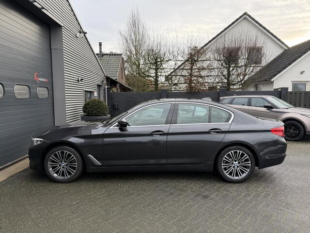 BMW 5-SERIE 520i Executive Edition | Navigatie | Lederen Bekleding | 18 Inch Lichtmetalen Velgen | Cruise Control |