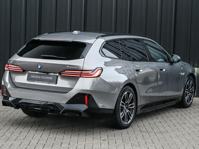 BMW 5-SERIE Touring 530e xDrive · M Sportpaket Pro ·Harman Kardon · M Sport Suspension · Adaptive Led · Driving Assistant Plus · Ambient Light · Bmw Iconic Glow · M Sport Brake, Red · Shadowline Lights · Panorama Glass Roof