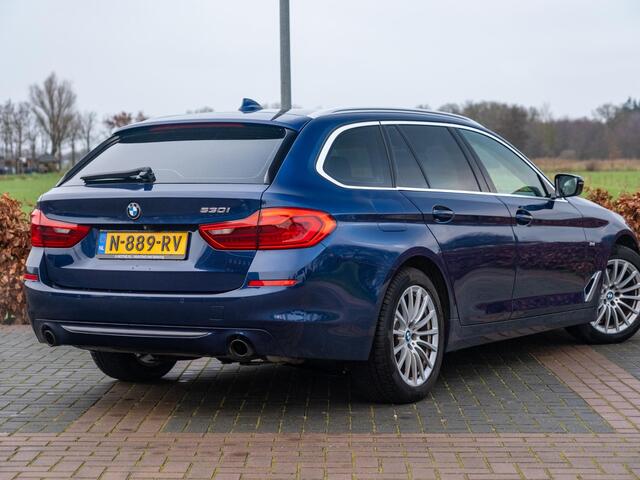 BMW 5-SERIE Touring 530i High Executive | Volleder | Pano | Luchtvering | Etc.