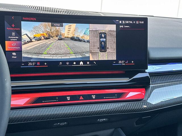 BMW 5-SERIE Touring 530e xDrive M-Sport Pro / Glazendak / 21inch / Driving assistant prof / Trekhaak / Carbon interieurlijst