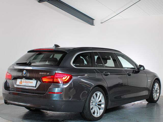 BMW 5-SERIE Touring 520xd High Executive, Nieuwe APK! Xenon, Cruise Control, Stoelverwarming, Lederen Bekleding, Trekhaak