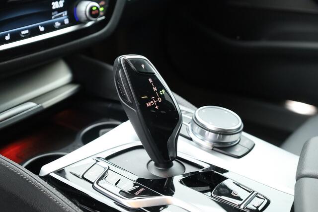 BMW 5-SERIE Touring 530d xDrive M Sport | Dig. Cockpit | Shadow Line | Elek. Trek. | HarmanKardon | Leder | Adapt. Cruise | Nav+CarPlay | 360*+PDC | Elek. Klep | Stoelverw. | Sfeerverlichting | LED V