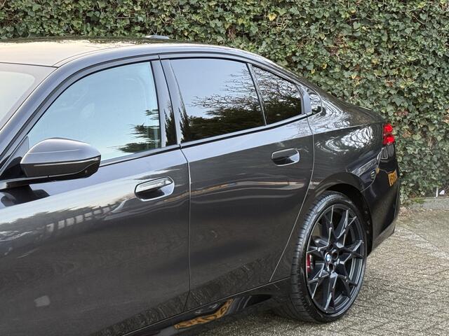 BMW 5-SERIE 520i | M-Sport Pro | CoPilot | 21'' | Panorama | Harman/Kardon