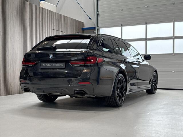 BMW 5-SERIE Touring 520i High Executive G31 LCI - M PAKKET - PANORAMADAK - COMFORT ZETELS - STOELVER + KOELING - LASER LAMPEN