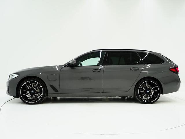 BMW 5-SERIE Touring 530e xDrive | Panoramadak | Harman/Kardon | HUD | Camera | Leder | Keyless | Adaptive Cruise