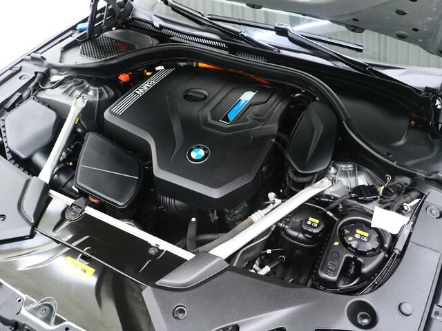 BMW 5-SERIE Touring 530e xDrive | Panoramadak | Harman/Kardon | HUD | Camera | Leder | Keyless | Adaptive Cruise