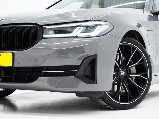BMW 5-SERIE Touring 530e xDrive | Panoramadak | Harman/Kardon | HUD | Camera | Leder | Keyless | Adaptive Cruise