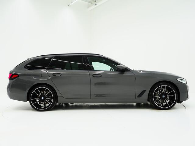 BMW 5-SERIE Touring 530e xDrive | Panoramadak | Harman/Kardon | HUD | Camera | Leder | Keyless | Adaptive Cruise