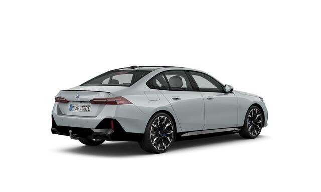 BMW 5-SERIE 550e xDrive I M Sportpakket I M Sportpakket Pro I Innovation Pack I Travel Pack I Glazen Panoramadak
