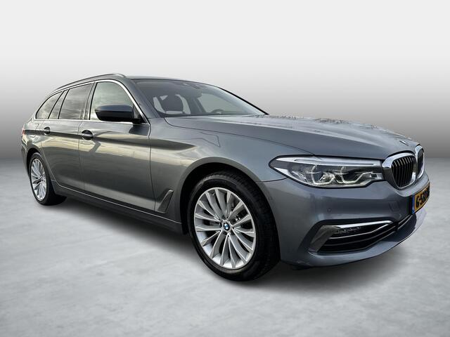 BMW 5-SERIE Touring 520i High Executive Edition | Trekhaak | Ambiance verlichting | Verwarmde voorstoelen | Carplay | Led |