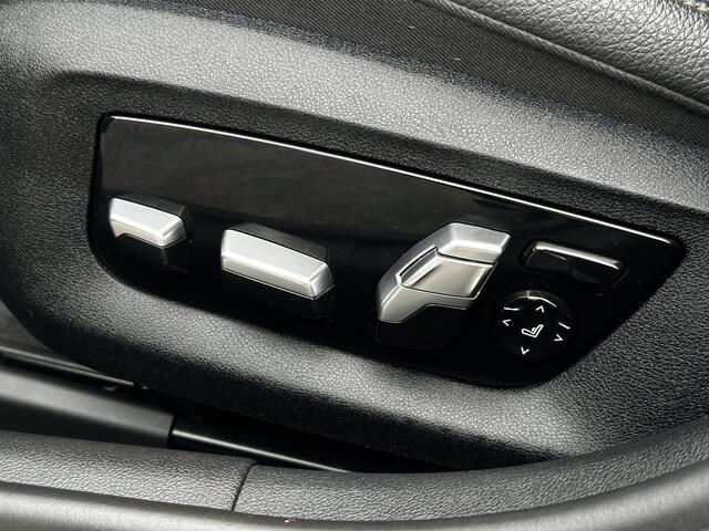 BMW 5-SERIE Touring 520i High Executive Edition | Trekhaak | Ambiance verlichting | Verwarmde voorstoelen | Carplay | Led |