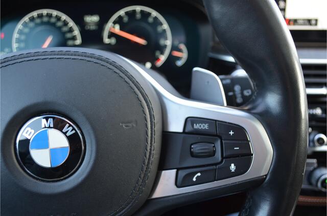 BMW 5-SERIE Touring 540i xDrive M pak | Pano | Stoelventilatie | Head Up | Comfortzet. | Trekhaak | 20 Inch. |