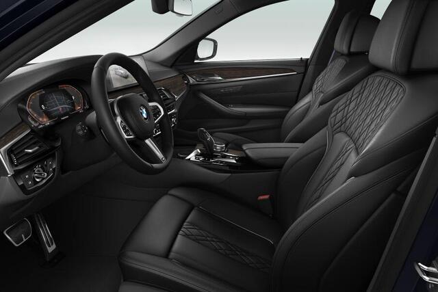 BMW 5-SERIE Touring 530i High Executive Edition M Sport | Panoramadak | Comfortstoelen | Head UP