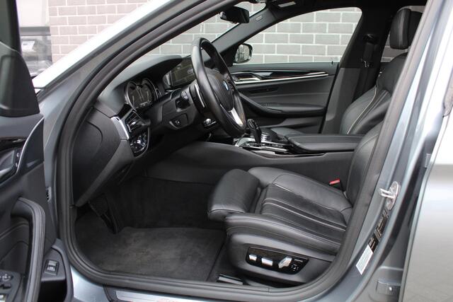 BMW 5-SERIE Touring 520d High Executive / Panoramadak / N.A.P.