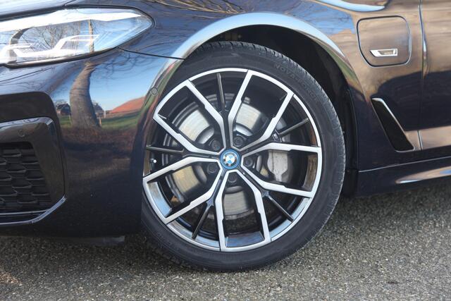 BMW 5-SERIE 530e M Sport |HIFI|Stuurver|Drivingass|CarbonZwart|