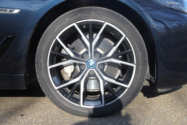 BMW 5-SERIE 530e M Sport |HIFI|Stuurver|Drivingass|CarbonZwart|