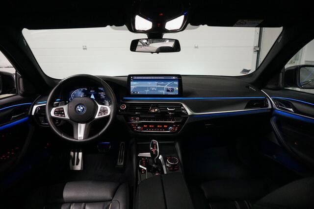 BMW 5-SERIE 530e xDrive M-Sport | Schuifdak | Harman Kardon | Head Up