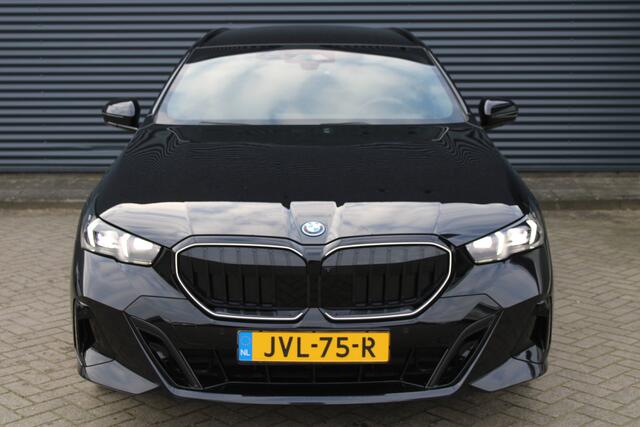 BMW 5-SERIE Touring 530e xDrive M-Sport Pro Bowers & Wilkins Trekhaak LED Stoelkoeling/verwarming