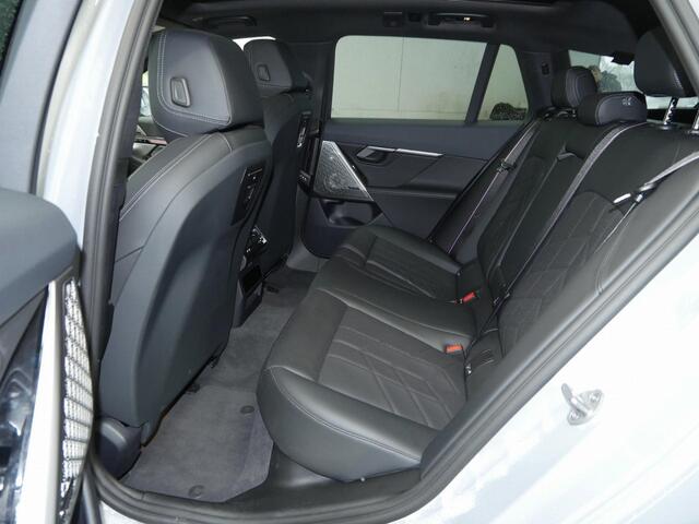 BMW 5-SERIE Touring 550e xDrive M-Sport Pro | 21" | Adaptief Onderstel Professional | Bowers & Wilkins | Autobahnassistent | Panorama | Trekhaak