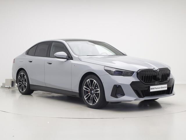 BMW 5-SERIE 520i M-Sport Pro | Panorama | Harman Kardon |Stoelventilatie | Driving Assistant Professional