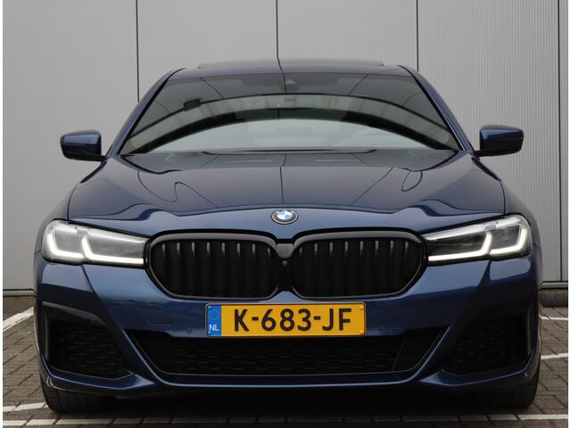 BMW 5-SERIE 520i M-Sport High Executive | Schuifdak | Leder | Head-up | Org. NL