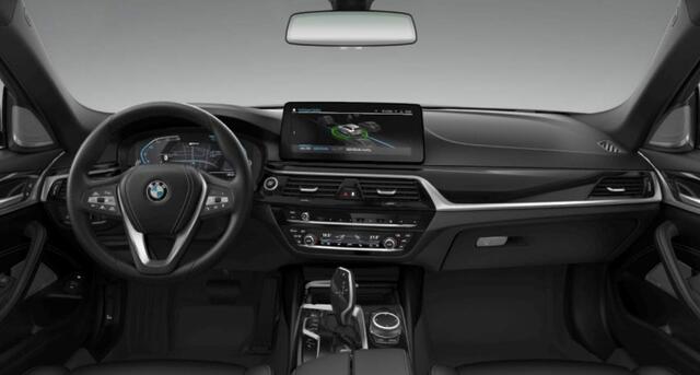 BMW 5-SERIE Touring 530e Driving Assistant Professional - Comfort Access - Head up - Harman Kardon - Sportstoel - Elektrisch verwarmde stoelen - Active Protection - BMW Laserlight - High Beam Assistant - Getinte Ruiten -