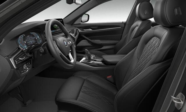 BMW 5-SERIE Touring 530e Driving Assistant Professional - Comfort Access - Head up - Harman Kardon - Sportstoel - Elektrisch verwarmde stoelen - Active Protection - BMW Laserlight - High Beam Assistant - Getinte Ruiten -